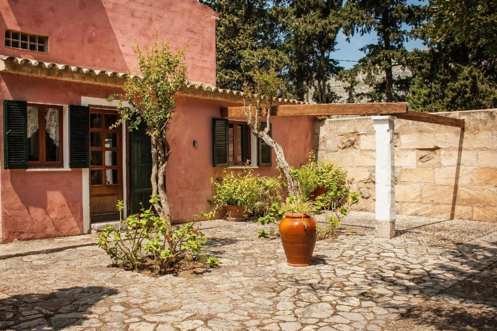 Mit Privatpool Fuer 12 Personen Ca 200 Qm In Pollenca, Mallorca Nordkueste Von Mallorca *